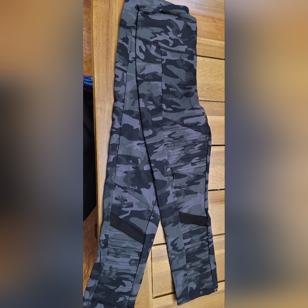 CVG SMALL CAMO MOTTO CAPRI